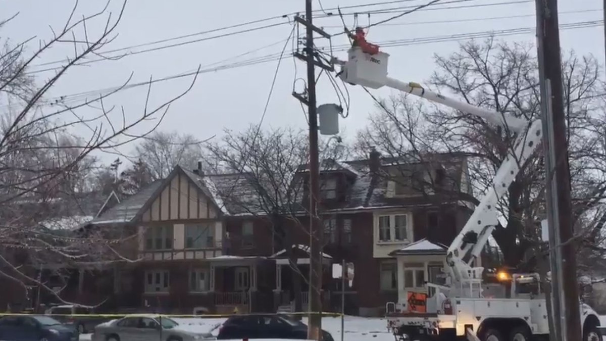CP24's tweet image. UPDATED: Thousands in the dark across GTA, southern Ontario as April ice storm slams the region cp24.to/gkIWaRa