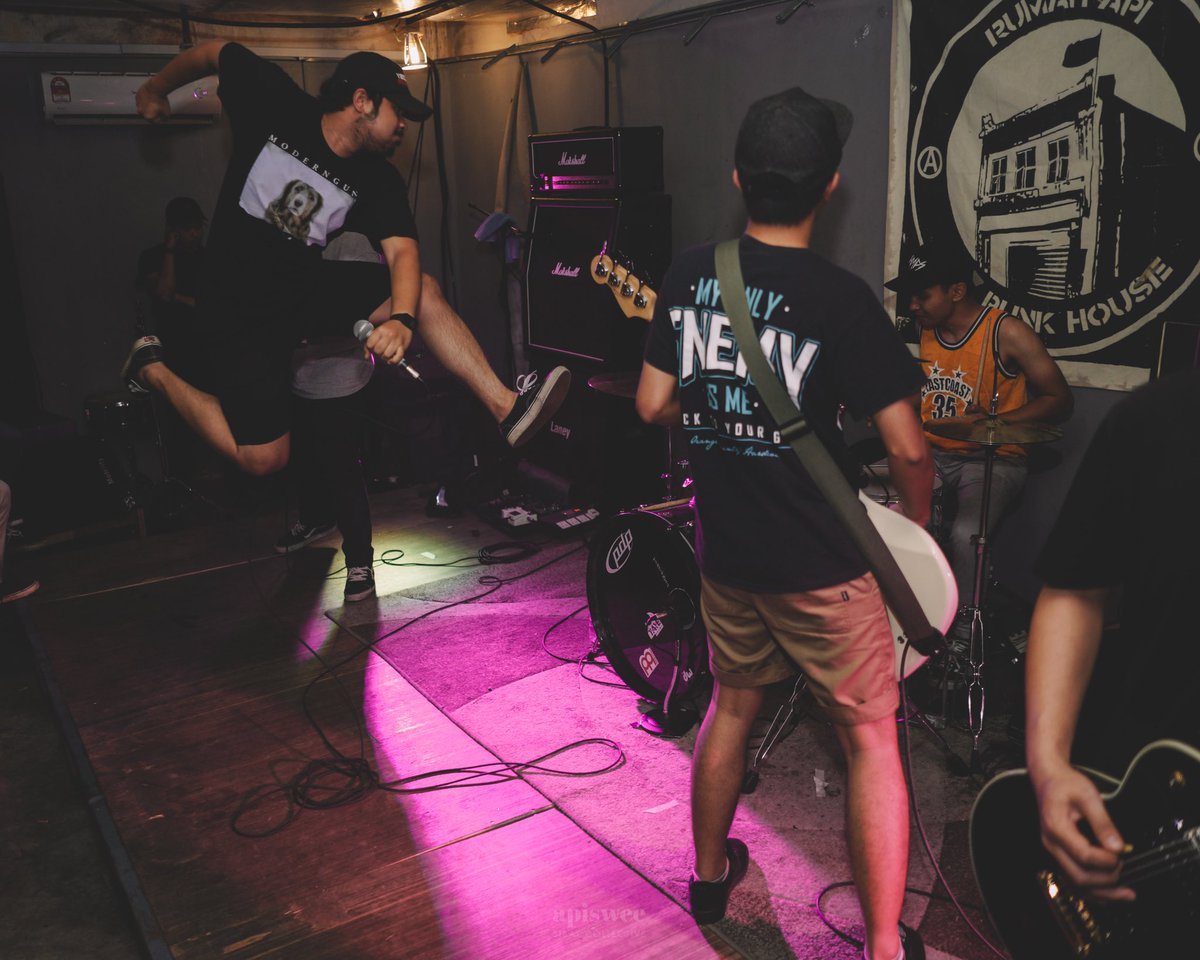 REACHOUT tweet media