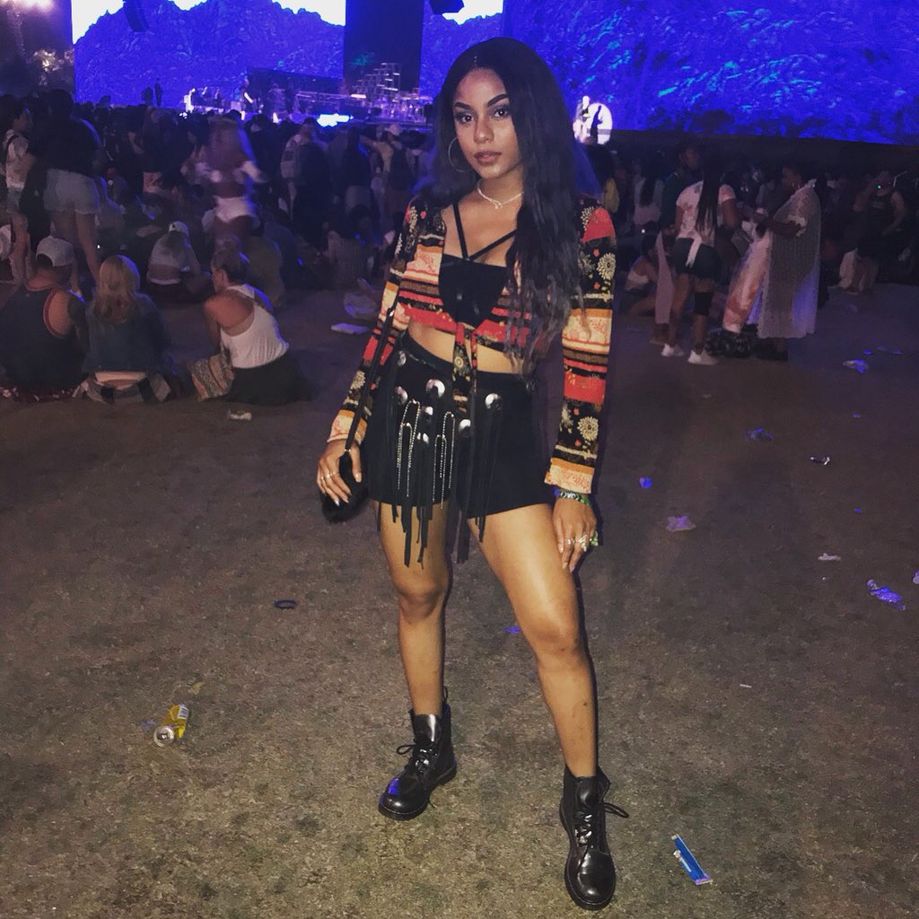 OfficialAanysa's tweet photo. #Coachella mama! Thank you to all my beautiful babies who rocked with me lastnight. We kicked it. I’ll see y’all next weekend 🙋🏽♀️#snakehips #aanysa #burnbreakcrash https://t.co/cBnYgb3gKs
