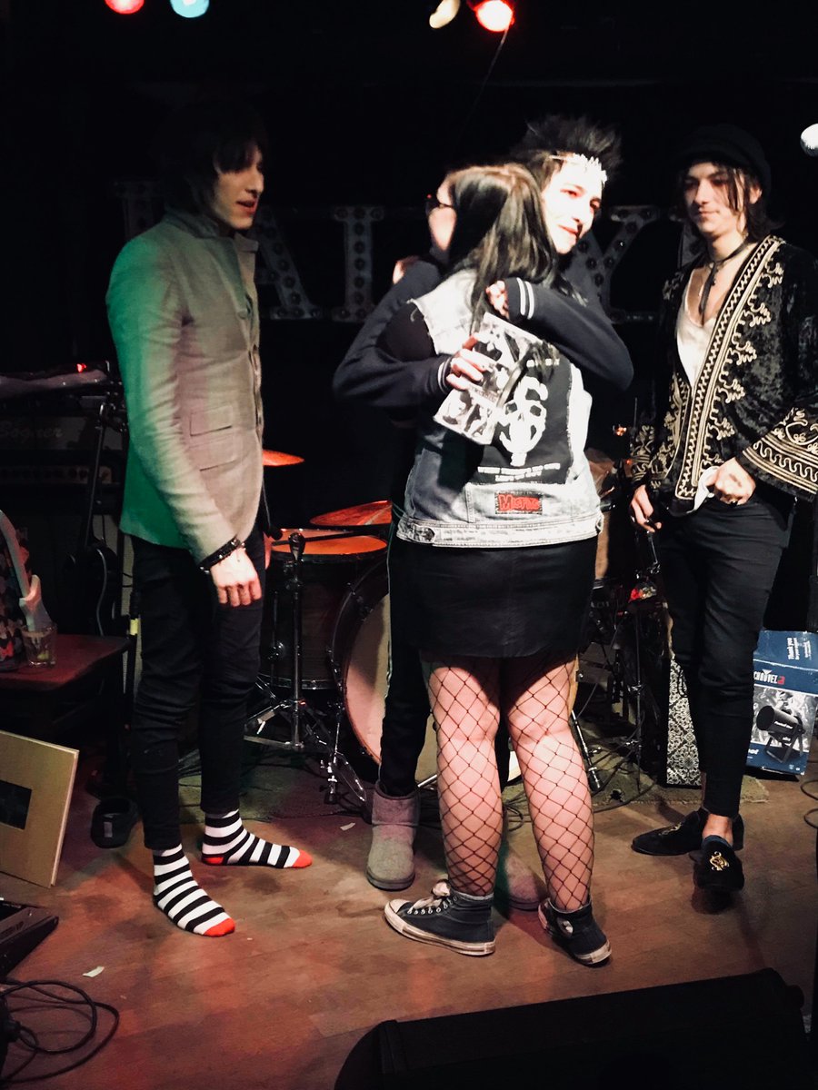 i adore <a href="/PalayeRoyale/">Palaye Royale</a> with all my heart. thanks for such a wonderful evening, i’ve seen you 3 times now and you get better with each show. i hope you love the vase i made! come back soon💕 <a href="/EmersonBarrett/">Emerson Barrett</a> <a href="/RemingtonLeith/">Remington Leith❌❌❌</a> <a href="/SebastianDanzig/">Sebastian Danzig</a>