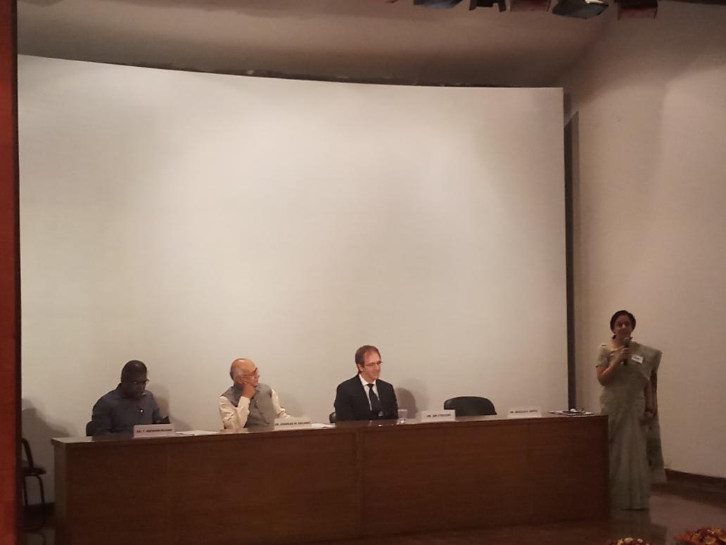 DeepakNModi's tweet photo. The inauguration of the #DBT #PRAKASHLAB WORKSHOP begins. Dr Shailja Gupta giving a brief history of #foldscope
@himdaughter @ICGEBNewDelhi @DBTIndia @PrinSciAdvGoI @TeamFoldscope @manuprakash https://t.co/A7EAMY1gmv