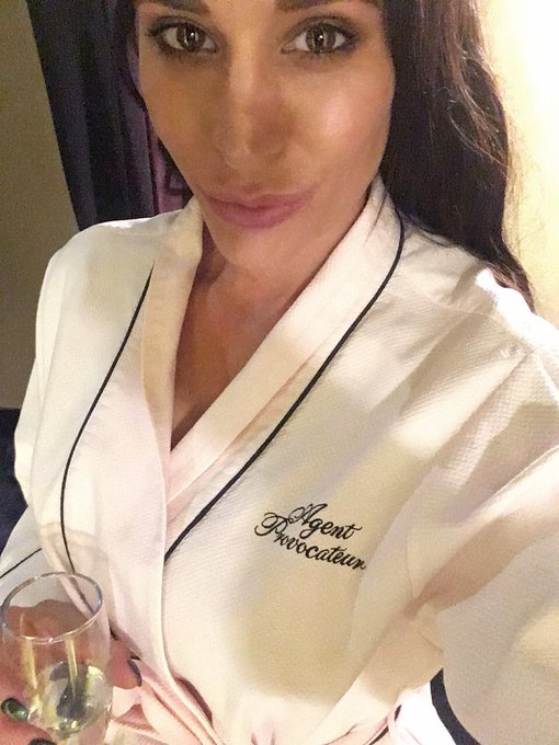 I love shopping on someone else&rsquo;s dime. Thanks Roger! 😘 https://t.co/Qogo8DK2K0<a href="/tag/funbags"class="tags"><span>#funbags</span></a>