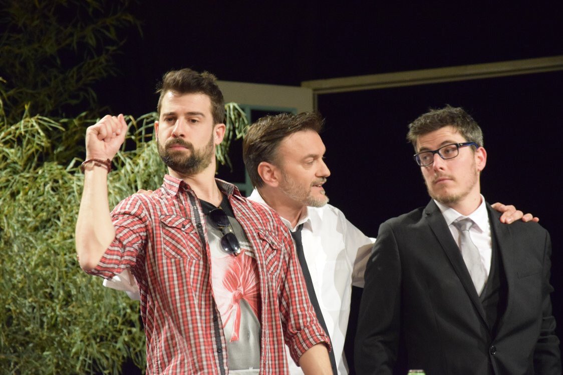 MarioFuenteG's tweet photo. Samedi 14 avril 2018- Petit théâtre de Coluche- Marmande. Guichet fermé, rires, larmes et "standing ovation" pour la fin. GROS SUCCÈS. Il me tarde déjà de la rejouer. #LeJardinDAlphonse #DidierCaron #Marmande #Acteur #Comedien #MarioLaFont #CaiusGrocus https://t.co/bFf867ypTb