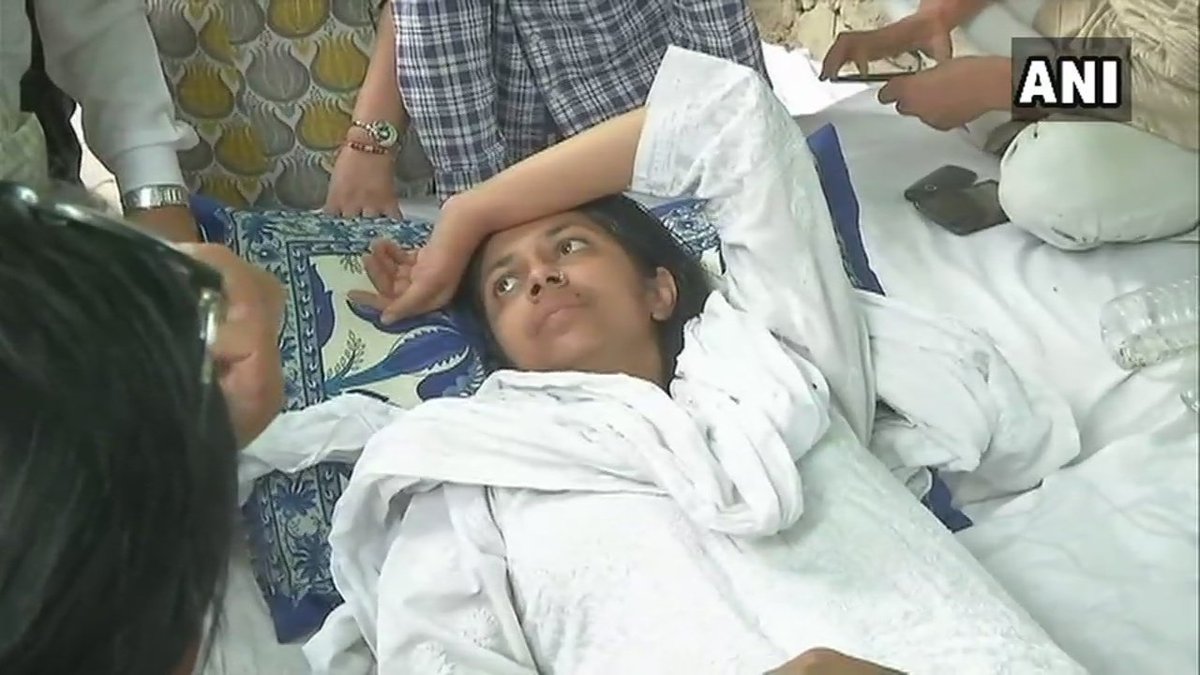ANI's tweet photo. Medical checkup of Delhi Commission for Women(DCW) Chief Swati Maliwal underway, she has been on a hunger strike near Rajghat since April 13, demanding death penalty for rapists https://t.co/JvcZpqPmJp