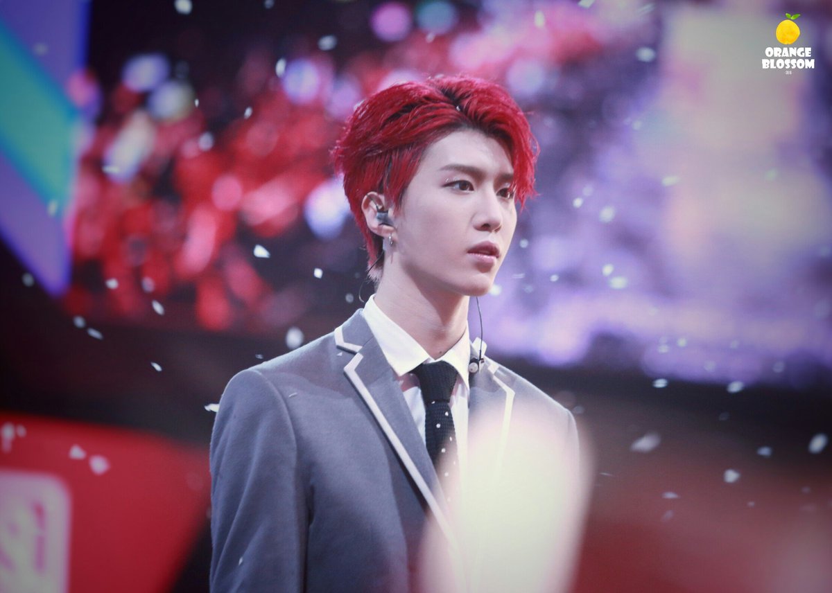 FanchengchengMy's tweet photo. 180406 Idol Producer Final🍒

『Black Rose，Like A Shining Pearl In The Luminous Noble Blooming In Silence.』

#范丞丞 #丞丞 #FANCHENGCHANG #chengcheng #판청청 #청청 #NinePercent #百分九 #百分九少年 https://t.co/Js2uszvY8X