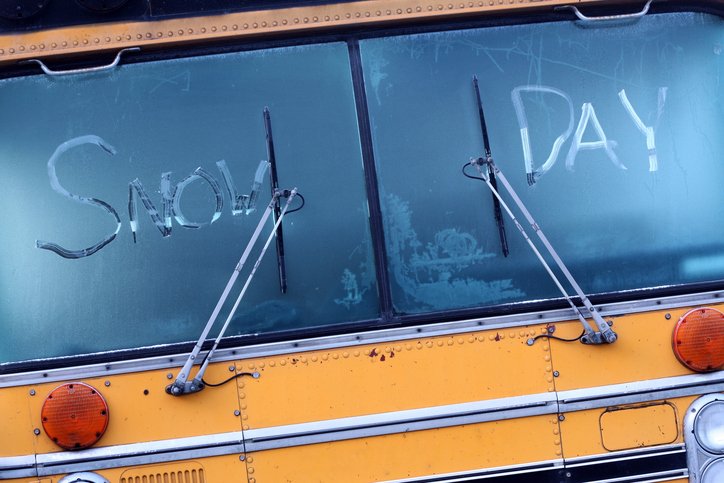BREAKING: All school buses in #Ottawa are cancelled today due to the weather.   Schools remain open.  #ottnews https://t.co/ETfsczFjgj
