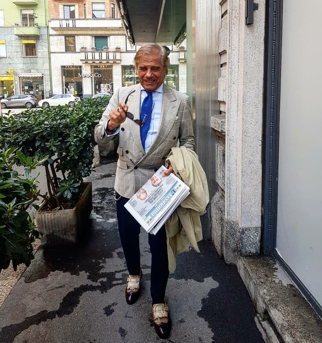 linoieluzzi's tweet photo. Buongiornooo 👍👍☕👍👍 #linoieluzzi #albazarmilano #7style #doublebreasted #jacket #coat #menswear #menstyle #dapper #elegant #style #gentleman #milan #suit #ootd #lookoftheday #viascarpa https://t.co/5tSHSvGohY