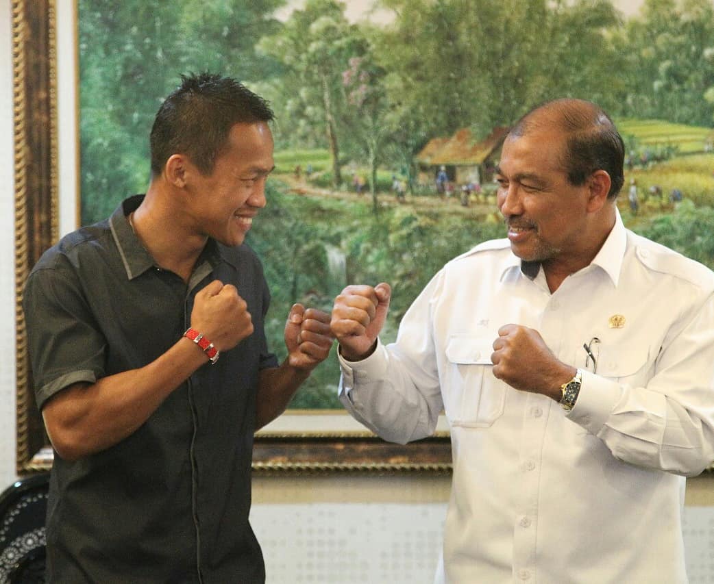 DPDRI's tweet photo. Wakil Ketua DPD RI Nono Sampono @nono_sampono menerima Kunjungan Petinju Muda Indonesia Daud Jordan. (16/4)

#dpdri #Nonosampono #daudjordan https://t.co/T048Fdp8tH