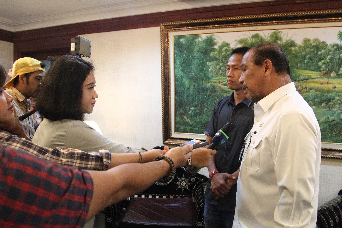 DPDRI's tweet photo. Wakil Ketua DPD RI Nono Sampono @nono_sampono menerima Kunjungan Petinju Muda Indonesia Daud Jordan. (16/4)

#dpdri #Nonosampono #daudjordan https://t.co/T048Fdp8tH