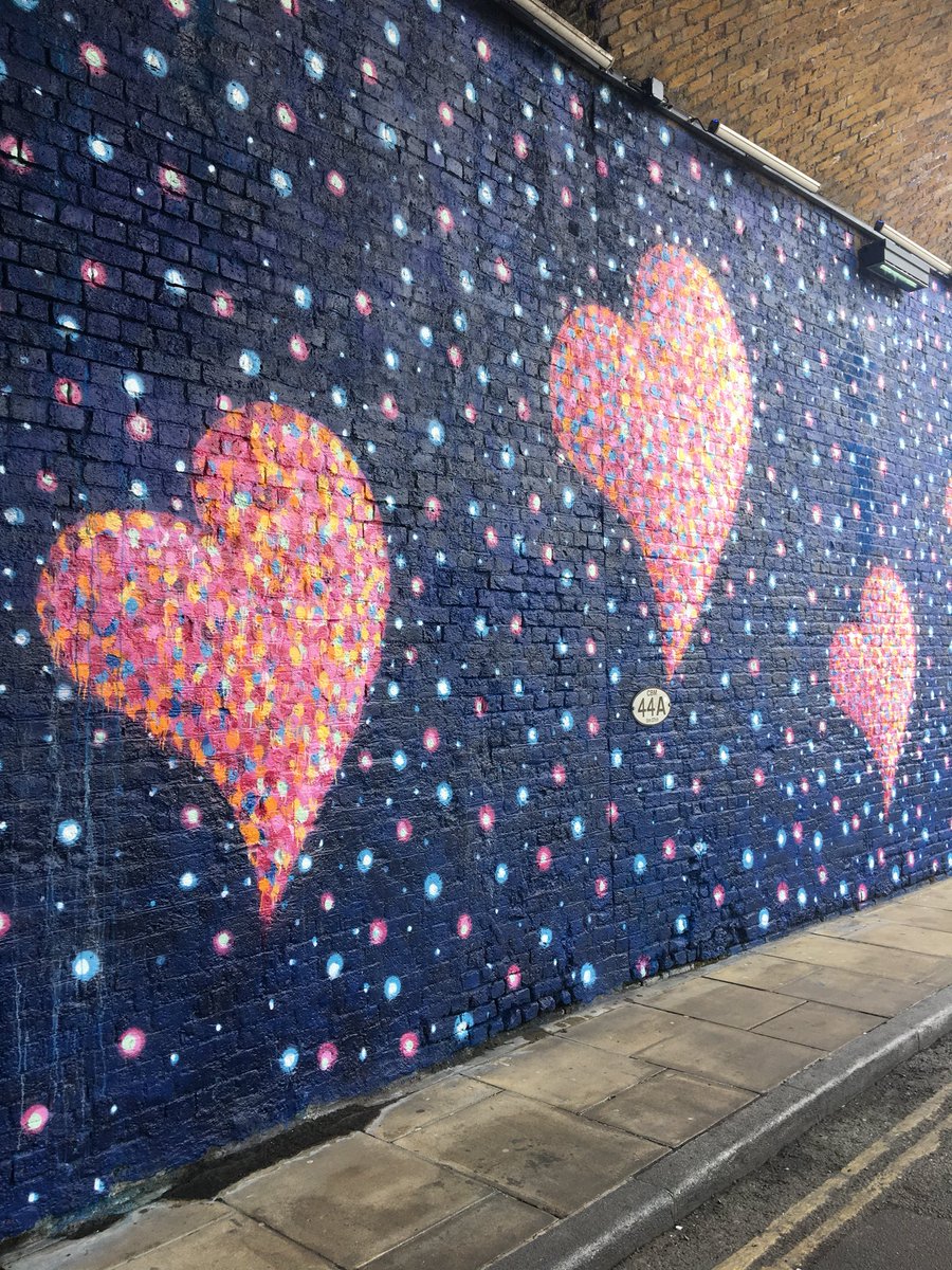 _DarlingRose_'s tweet photo. Borough Market is feeling the love 💕#streetart #love #heartdesign #illustration https://t.co/yOWYGTkpUh