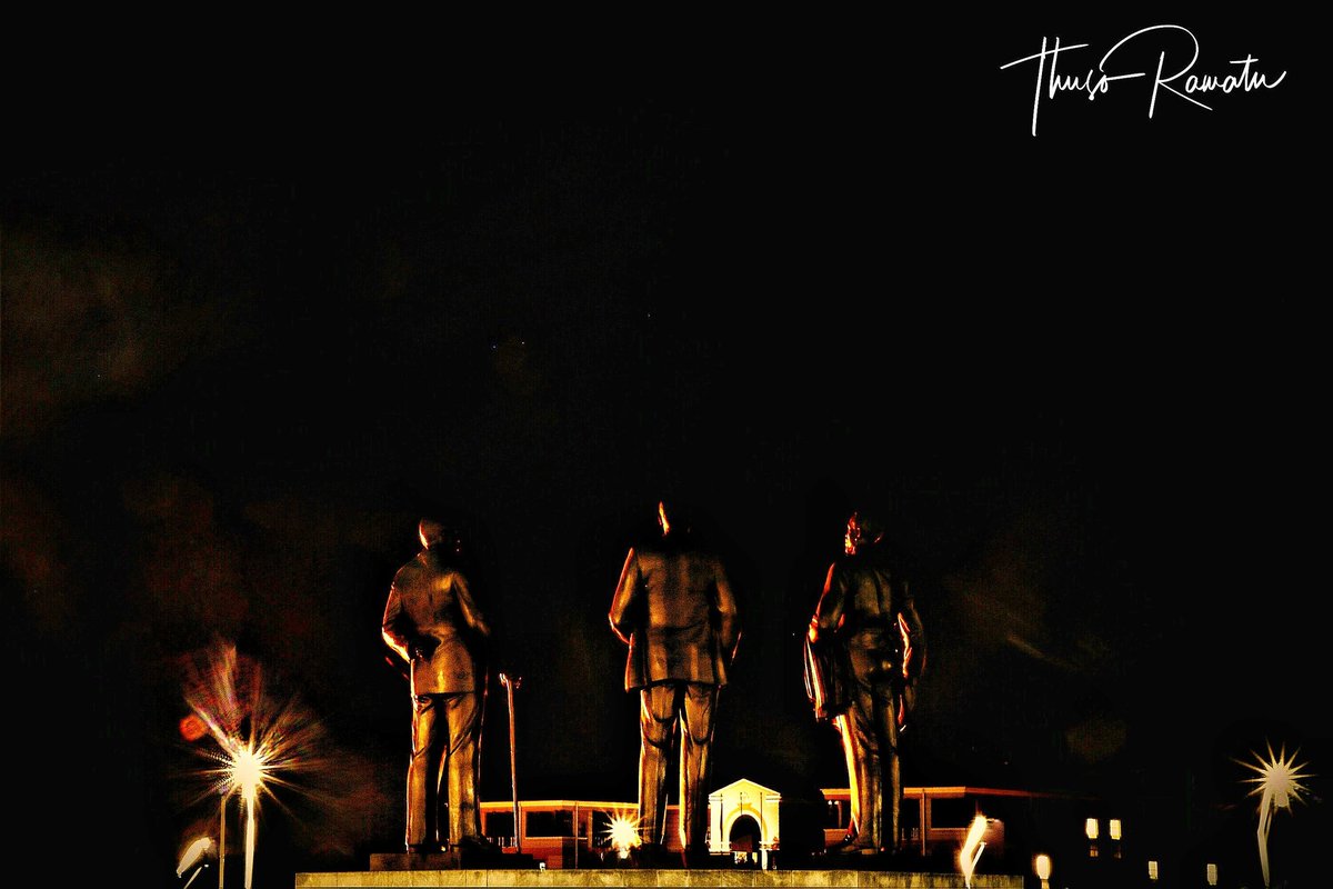thusoramatu's tweet photo. The #threechiefs #threedikgosimonument #silohuette against the black #gaborone #sky. Story of #botswana history. #nightphotography #longexposure #canon80d #canon #PhotographyByThusoRamatu https://t.co/DLKUWCx08c