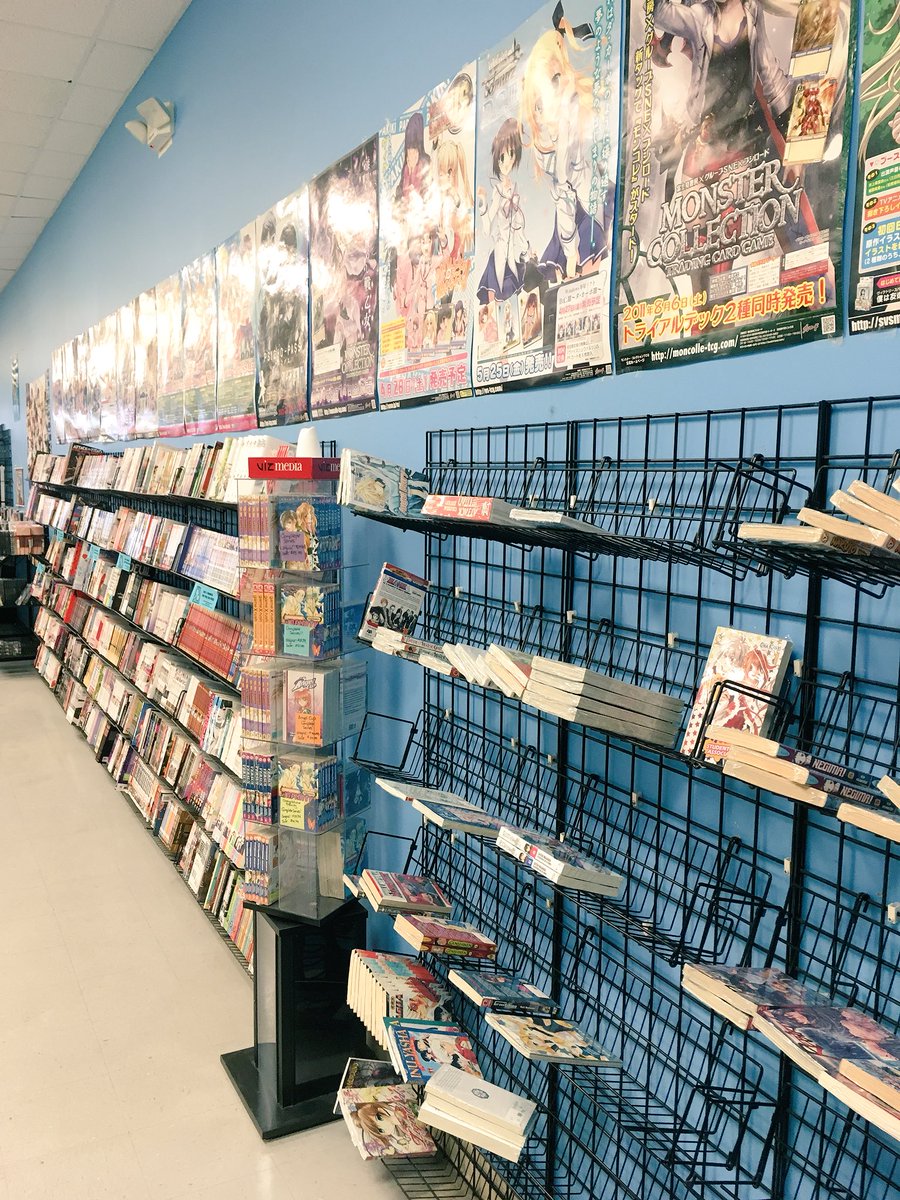 さつきりん アメリカの田舎にある唯一のアニメショップじゃよ 小説や漫画は 蜘蛛ですが なにか とか アホガール とか品揃えは凄いよ アニメのblu Rayやファギュア 壁紙やキーホルダーとかいっぱい 週一でヴァンガードなどのカードゲーム大会が さつきりん アメリカの田舎にある唯一のアニメショップじゃよ 小説や漫画は 蜘蛛ですが なにか とか アホガール とか品揃えは凄いよ アニメのblu Rayやファギュア 壁紙やキーホルダーとかいっぱい 週一でヴァンガードなどのカードゲーム大会が