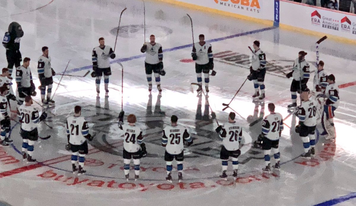 WillKunkelV's tweet photo. RESPECT
The @Wichita_Thunder pay tribute to the #HumboldtBroncos before their first game of the Kelly Cup Playoffs. @ECHL https://t.co/aCbQ21uAAu