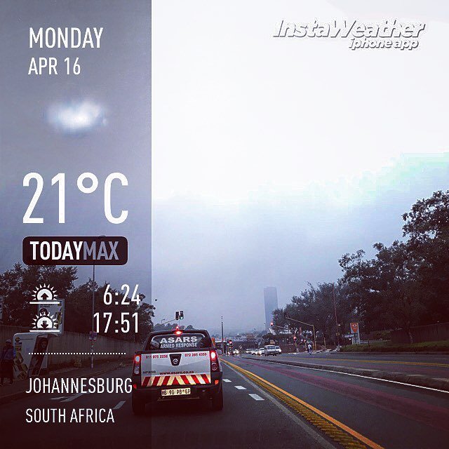 karentoittoit's tweet photo. It’s a misty morning in my city. The chill is on it’s way.
#WeCanFeelWinterIsComing
#MondayInMyCity
#LoveJozi #LoveMyCityJoburg
#MistyJohannesburg
#LetsDoMonday
#MondayCommute #WorkingMotherCommute
#SAMomBlogger
#SAMomBloggers https://t.co/LxUAJrm9kK https://t.co/TLjBQUvQqJ