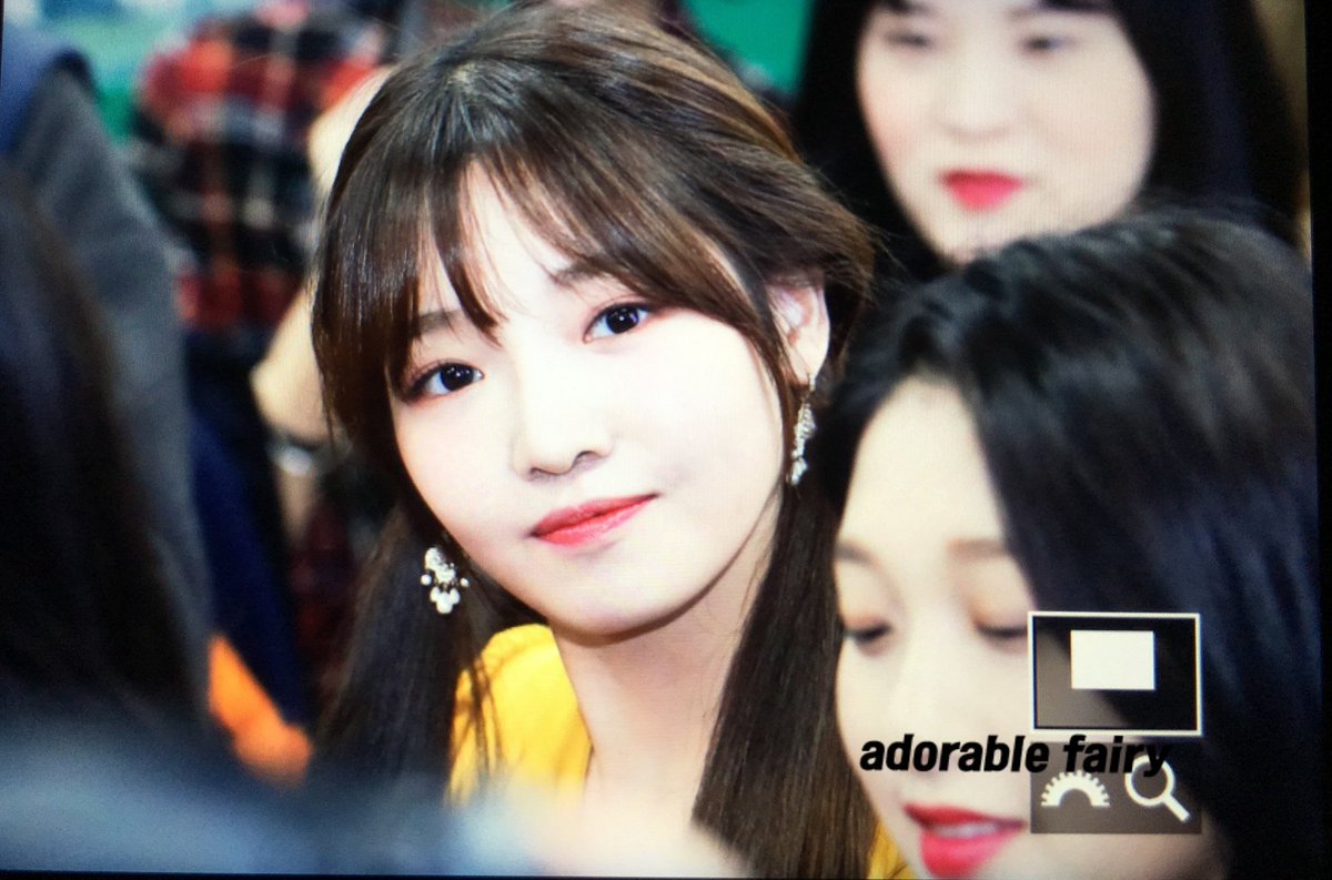 98_11_23's tweet photo. 180416 김공 입국 프리뷰
지선이 첫사랑 아닐리 없지,,
#프로미스나인 #fromis_9 #지선 #노지선 https://t.co/O6jr4Td2j0