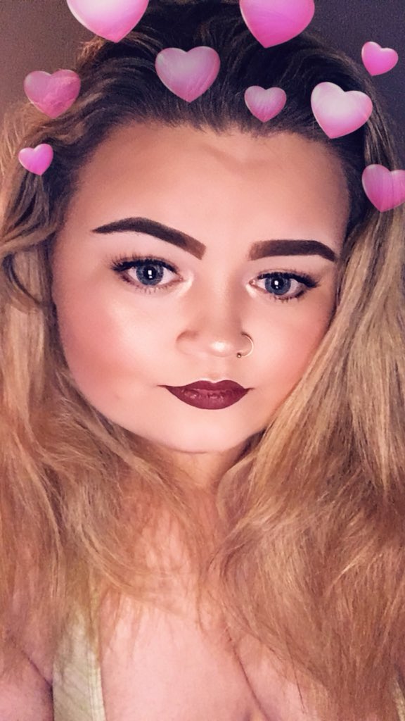 QueenBGoddess's tweet photo. I’m baaaaack, which one of you pansies are gonna send me money? #Findom #Findomme #financialdomination #paypig https://t.co/Cu7rXNslKF