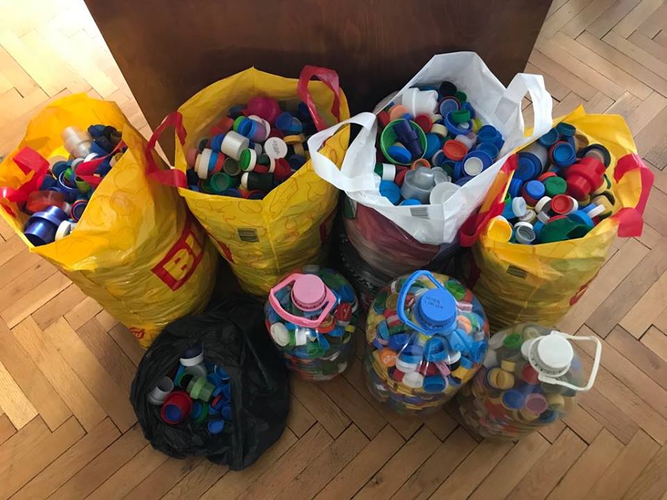 LibrarySU's tweet photo. Екипът на Университетската библиотека се включи в благотворителната кампания "Капачки за бъдеще" https://t.co/SvV7upieuf