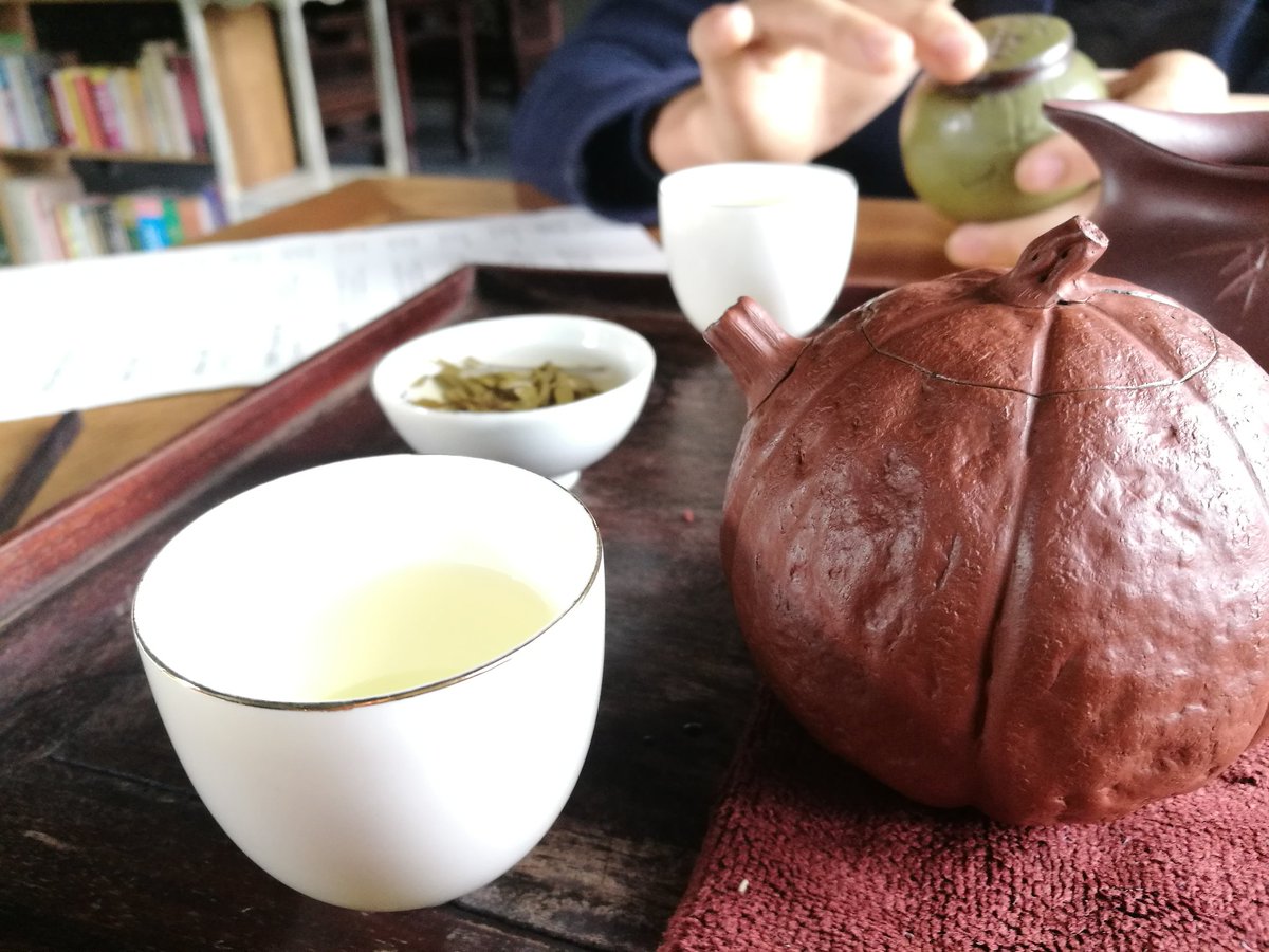 torqrex's tweet photo. ハノイの中国茶館 https://t.co/nhq5COll3B