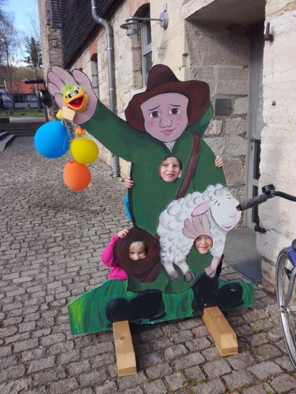 Das Patenkindwochenende ist vorüber und es war total cool! Kids und Paten haben Zeit zusammen verbracht und sich zum Beispiel Taufsprüche kreativ gestaltet. 🤠🌿🖌️
#paten #patenkinder #kloster #wochendende #gott #volkenroda #thürigen