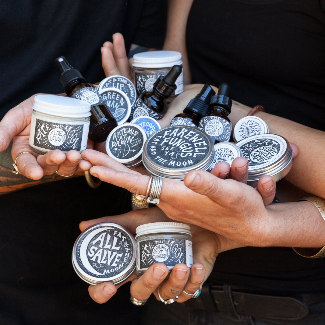 TheSwashCoUK's tweet photo. The cosmetics industry is huge but did you know that #sustainable cosmetics exist and are a growing industry themselves? @lushcosmetics @KeepingNatural
https://t.co/Z7Fqpn4aCx https://t.co/UoY3sDYObF