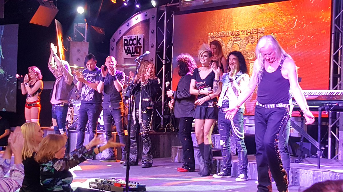 The best show is Vegas!
@Rock_Vault 
@MattStarrMusic @howardleese