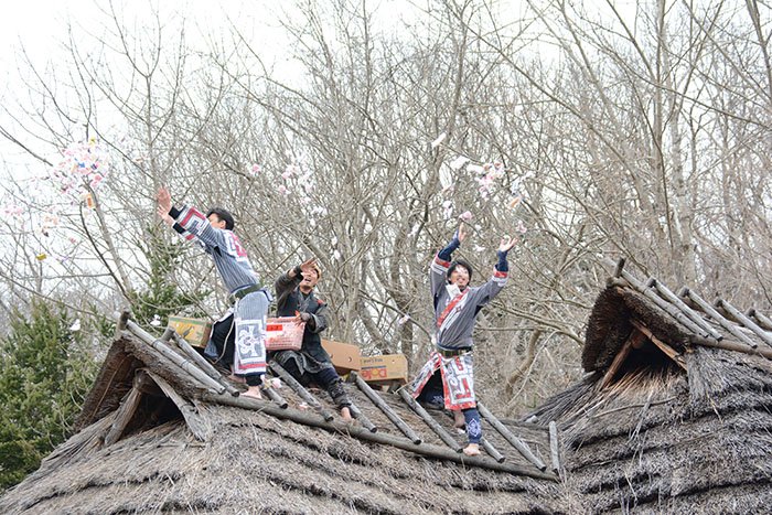 ainu_museum's tweet photo. 月刊シロﾛ４月号を発行。
https://t.co/vSG2DKiWCy
・アイヌ語でバスアナウンス—アイヌ語が響く空間を—（北原次郎太）
《寄稿》カレイなる男の物語（阪口諒）
《トピ》コタンの歴史に幕（下写真↓）
《今月の絵本》白鳥の知らせ（安田益）
・ヤナギとハンノキ（安田千）
・ギョウジャニンニク（新谷） https://t.co/HNhGdZU5u3