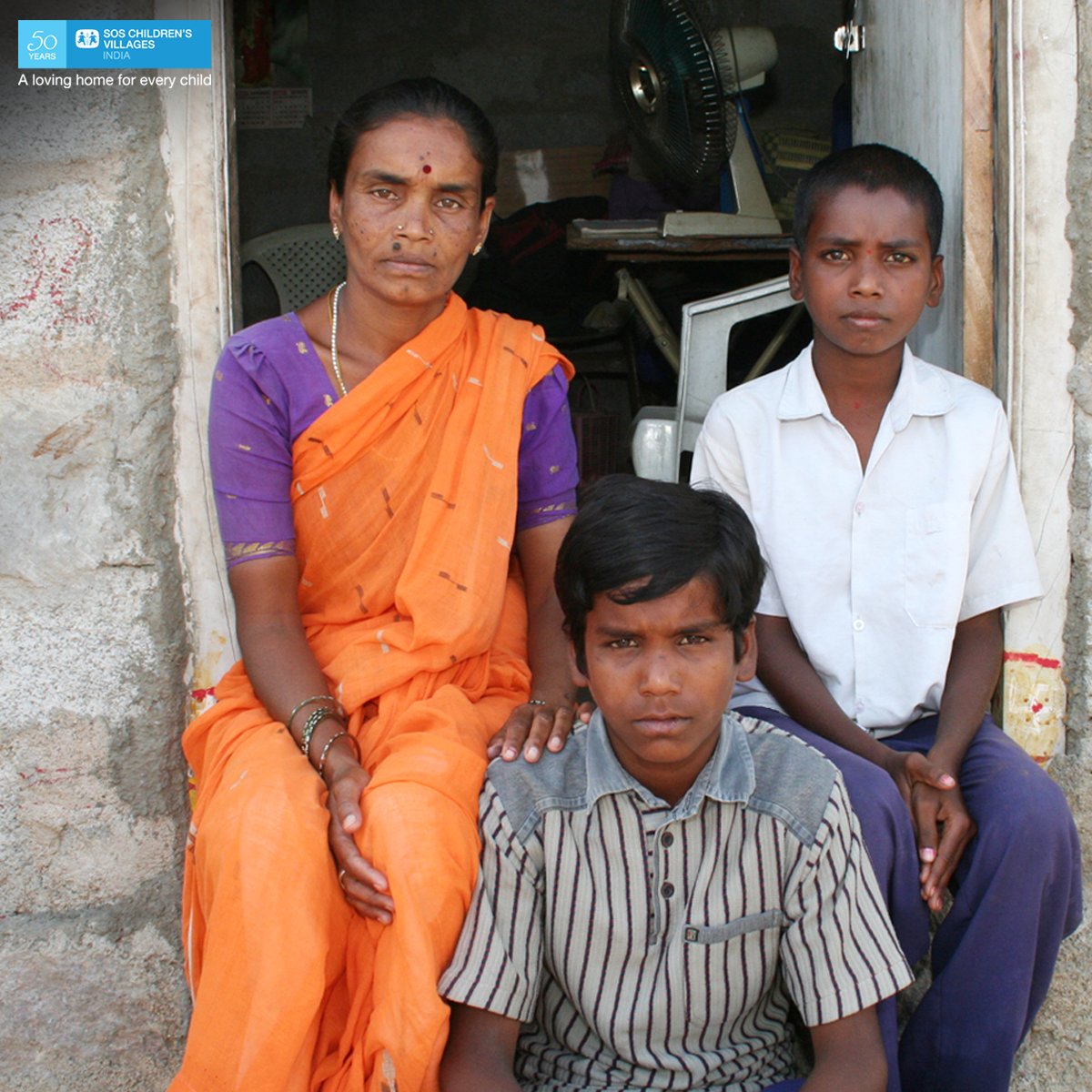 SOSVillageINDIA's tweet photo. Home is where the family is!

Help a vulnerable family stay together by giving just Rs 500/month.
#TogetherWecan, do it!

#SOSIndia #SOSProgram #SOSFamily #support #donate #philanthropy #humanity #society #family https://t.co/3Wv6dUWqGc