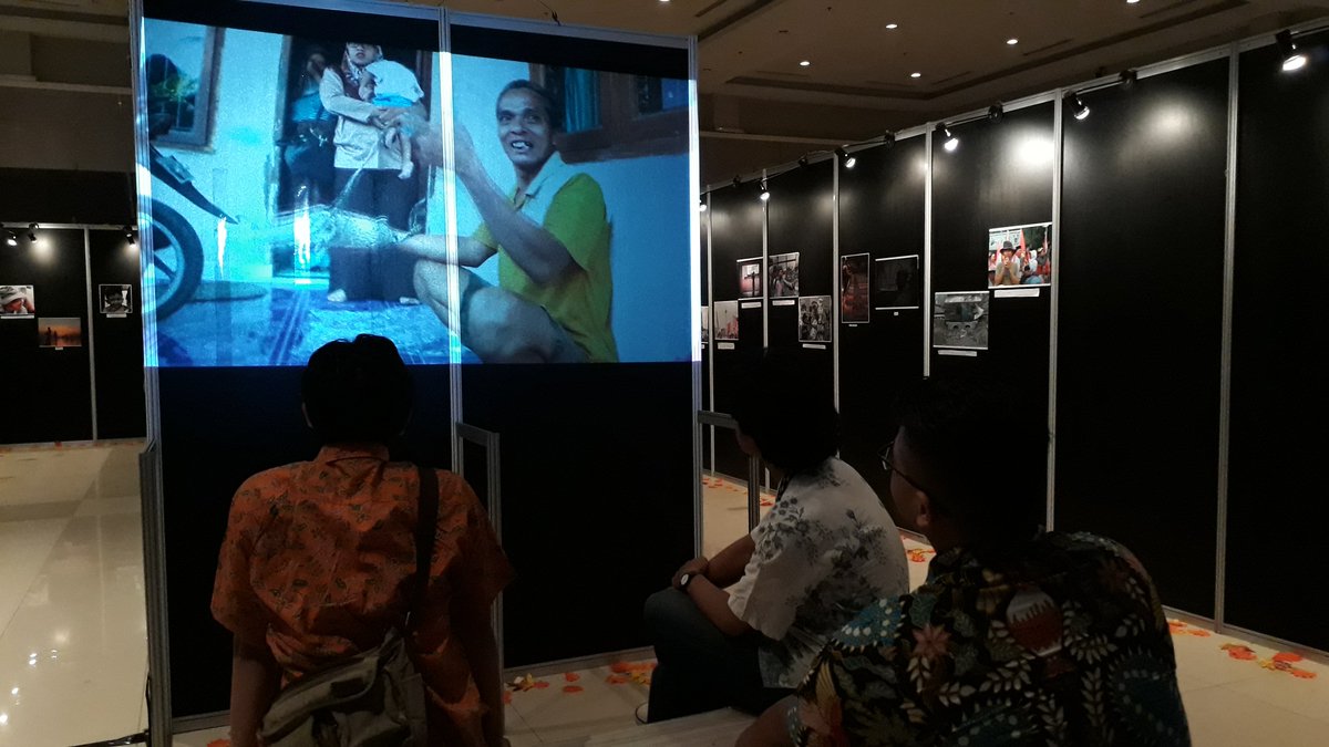 EventasticMedia's tweet photo. Halo guys!

Bagi kalian yang suka dunia jurnalistik khususnya di bidang fotografi, film dokumenter, infografis, dan penulisan artikel.

Kalian bisa langsung datang ke acara Commpress di Universitas Multimedia Nusantara. Pameran ini berlangsung mulai dari 16-19 April 2018. https://t.co/ir3uQqUjYT