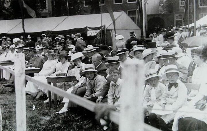 Een Concours Hippique op het Molenwater in 1916. Met recht een grootschalig evenement voor Middelburg. facebook.com/PlanMolenwater…