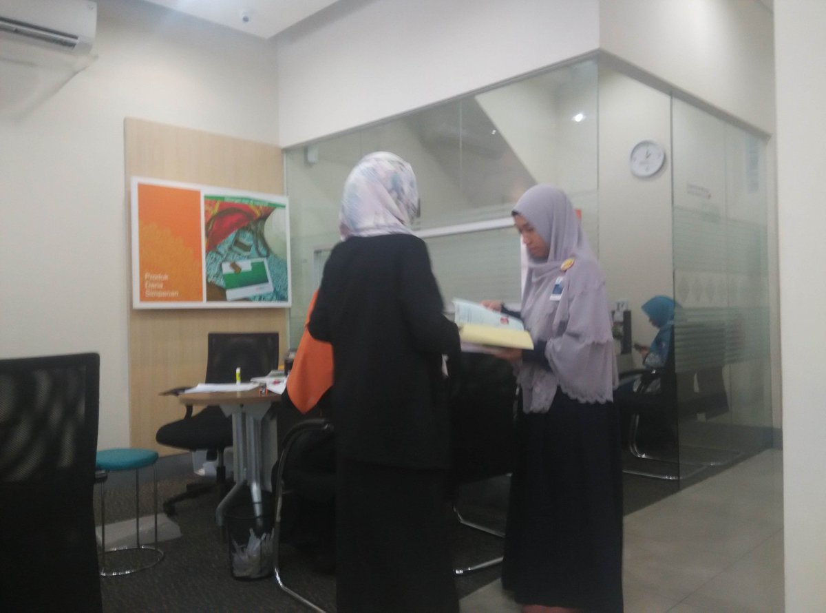 kangsurya46's tweet photo. @BNISyariah Apakah kerjaan nya memang lelet sehingga sangat lama untuk melayani nasabah?. https://t.co/Tdupo3dkLH