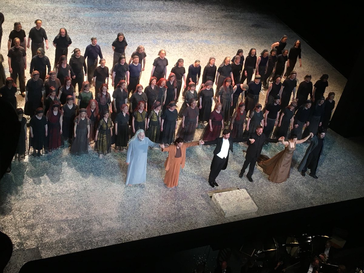 antonschlatz's tweet photo. Zeit für #Perlenfischer! Der tolle Francesco Demuro, @Olgaperetyatko, @baritoneDaza und Wolfgang Schöne machen diesen Bizet zum Erlebnis @StaatsoperBLN https://t.co/3D2VnyY0ga https://t.co/Z7EgN0dDH4