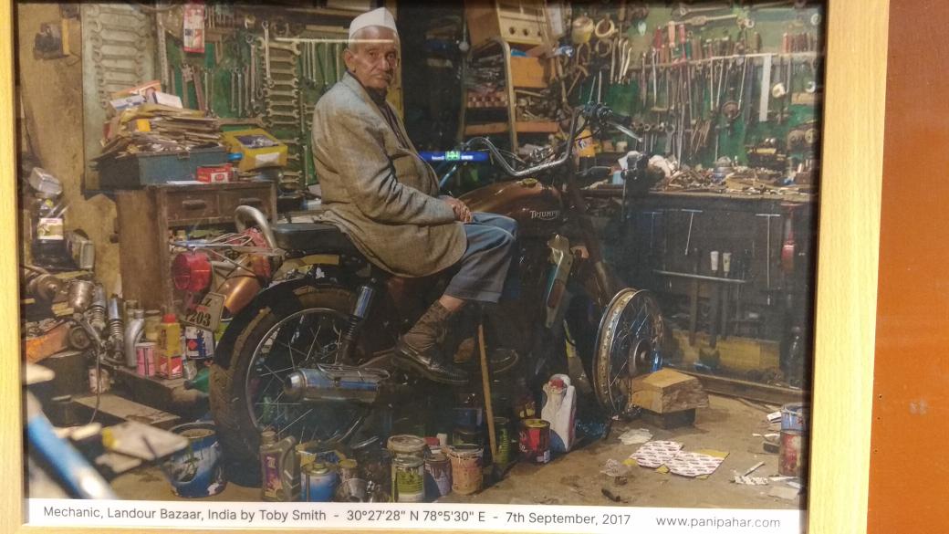 automotivekeeda's tweet photo. @IndiaTriumph @Vimalsumbly look what we found. #JorBagh #MetroStation #Delhi https://t.co/1Q5931pWvb