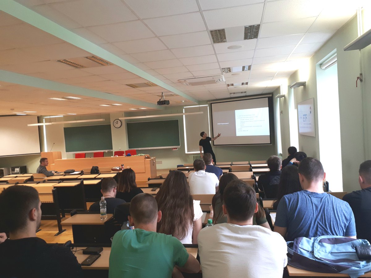 Ponedjeljak, 9 ujutro, ali ima zainteresiranih studenata za radionicu na osječkom FERIT-u i vidi se da ne spavaju. Dapače, svašta ispituju našeg frontendaša <a href="/goran_kolak/">Goran Kolak</a>! 
A što se backend developmenta tiče, jeste li vidjeli naš natječaj? inchoo.hr/posao/php-deve…