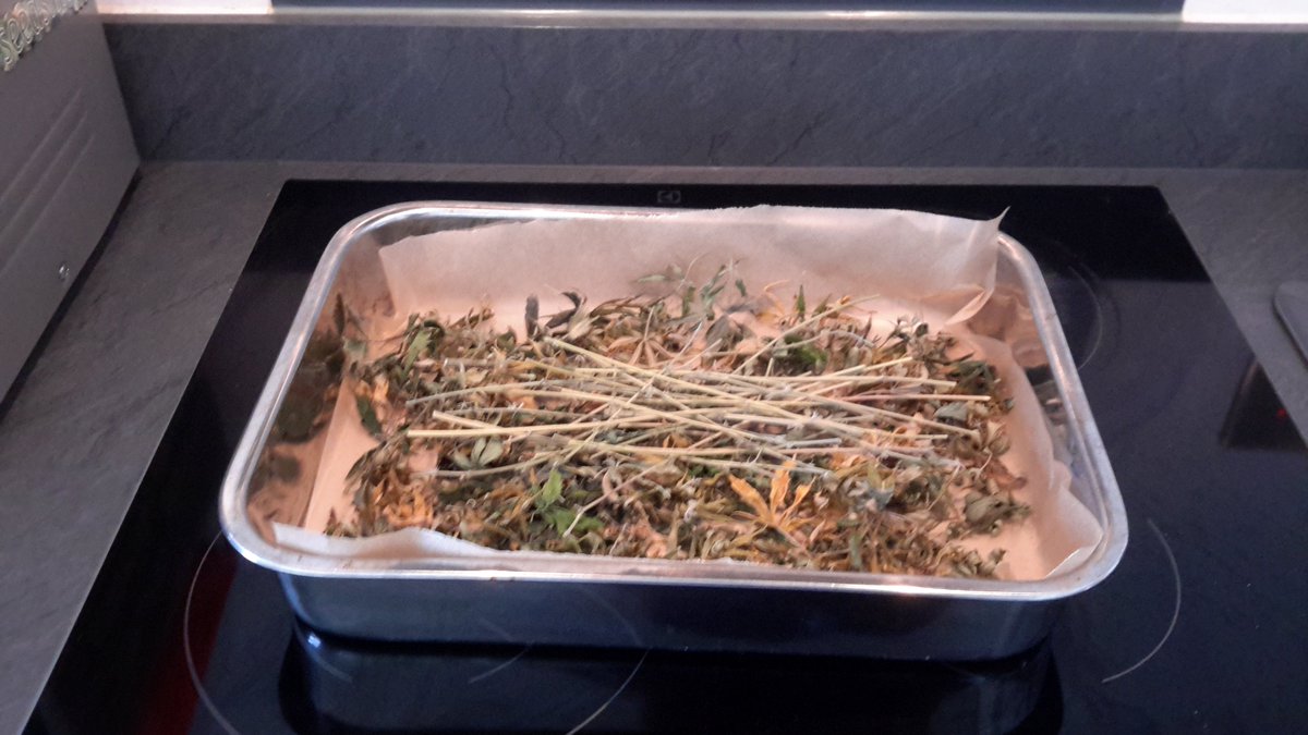 Rpphanna's tweet photo. I'm making Cannabutter today. 1) set your fan oven to 100 Celsius. 2) put all your loose leaves (& trichome encrusted twigs) in a baking tray with greaseproof paper, then cover with aluminium foil. Put in the oven for 30 minutes, no longer. #Cannabutter #Cannabis #420Cooking https://t.co/L7INf8d4Ha