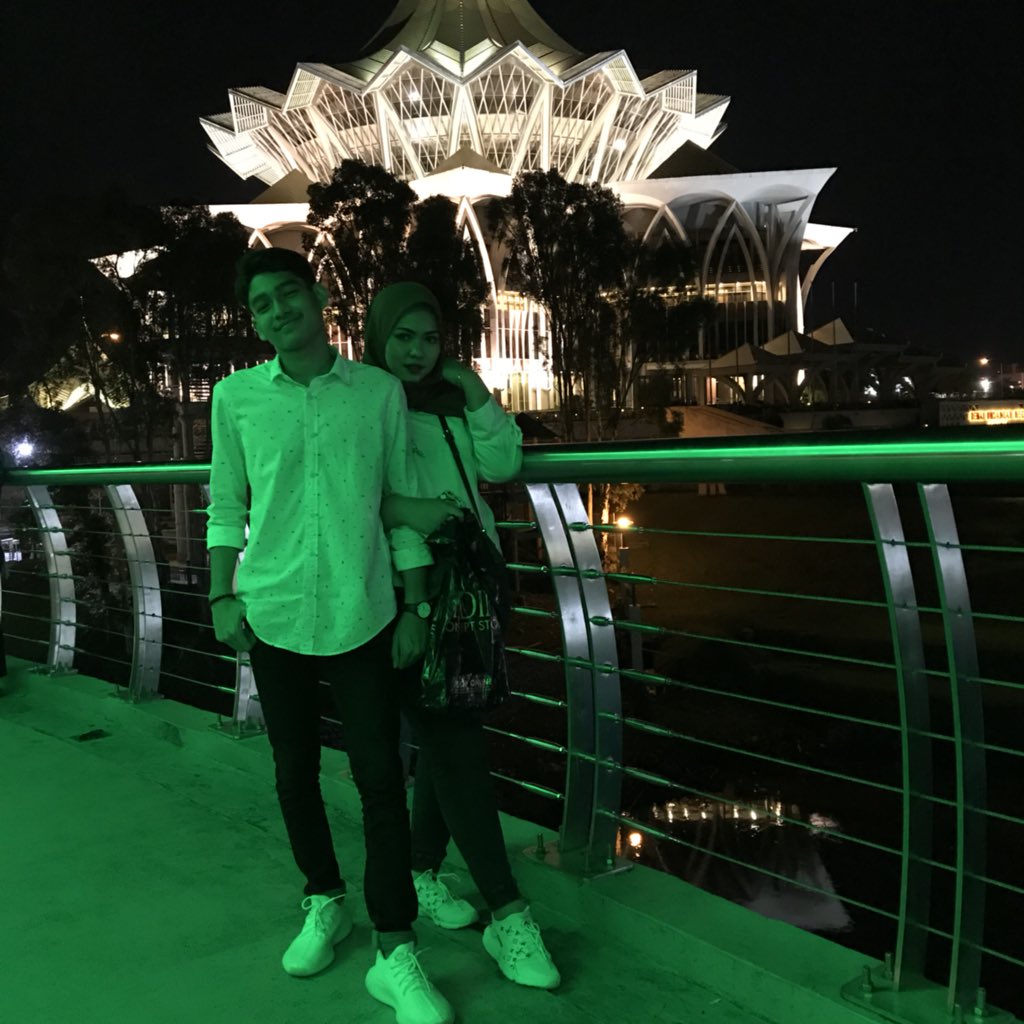 ashsuhara's tweet photo. Last year im wishing that he can join my friend holiday trip to kuching but he can’t join it but this year he makes my wishing come true, he come to kuching having a holiday with his family ❤️ im gonna miss you and see you on raya 💞 #ldragain https://t.co/L5rtHEfTyC