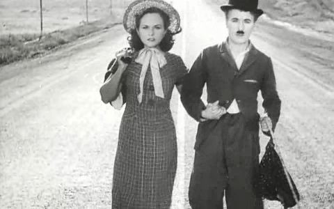 Instituto_IDEM's tweet photo. Un día como hoy en 1889 nace el actor, comediante y director #CharlesChaplin ! Icono del cine que ha inspirado a numerosos artistas durante la historia! https://t.co/8StYBI2W1P