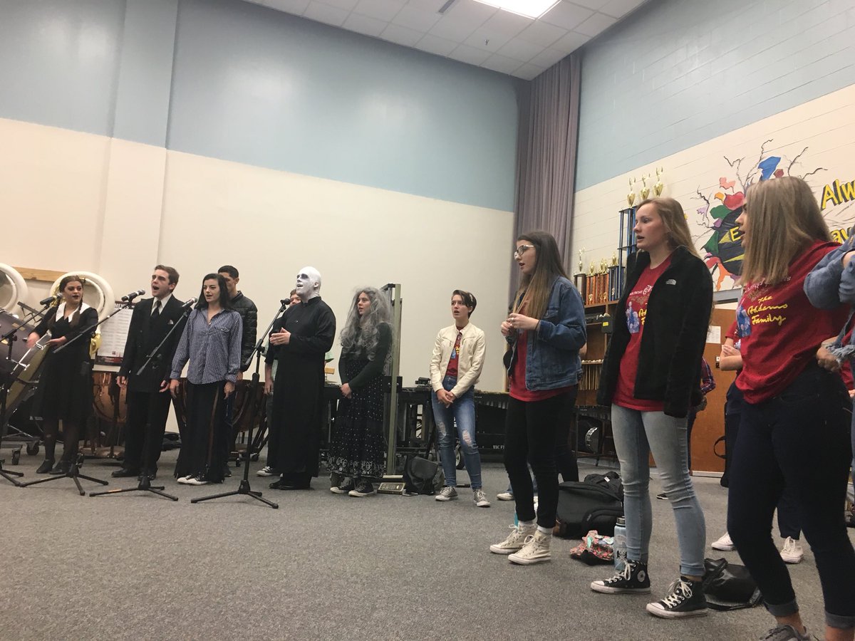 katefaw's tweet photo. @MooreSchools @PinecrestPlayer are prepping for their DPI performance today!  #artsmatter #fullyfundourschools https://t.co/jt7UsJ02VU