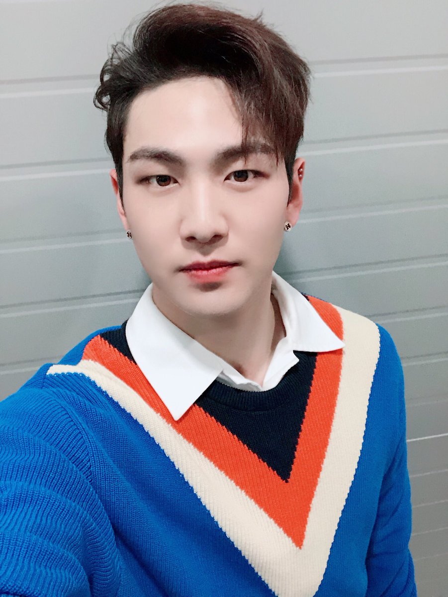 liliraralilac's tweet photo. 마주잡은 두손 놓지말고 앞으로도 쭉니쭉니 함께해♡
#끝까지_강동호
#백호야_사랑해 https://t.co/Qr8ZPFUNgb