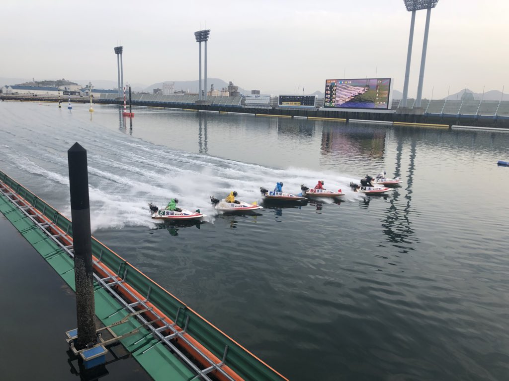 翔ーたろー まるがめ競艇場最高やった 綺麗やしええ感じ うどん食べてない まぁええか W 馬場貴也1位通過おめでとー このまま優勝やーーー 丸亀競艇場 まるがめ競艇場 ボートレース 最速 馬場ちゃん 馬場貴也 1000勝まであと T
