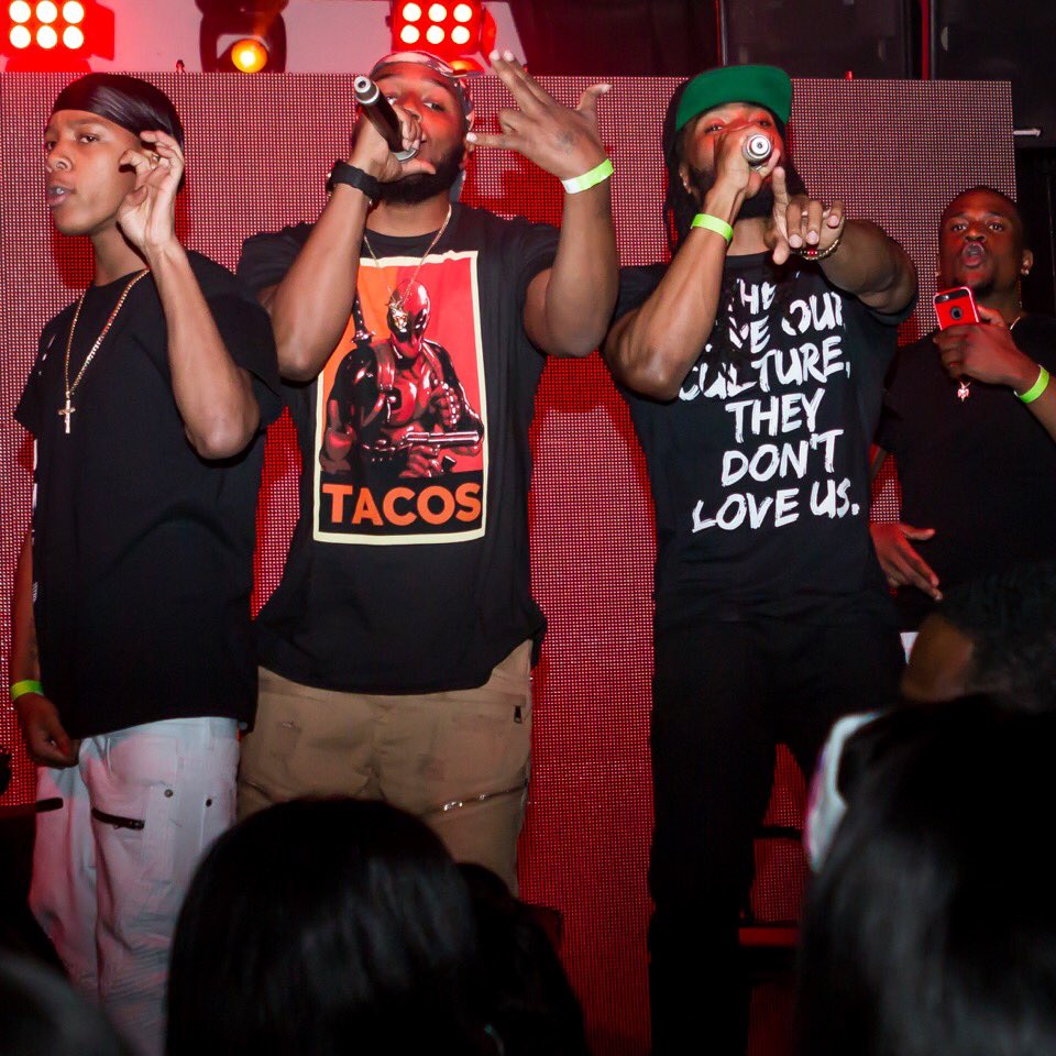 ItzRachet252's tweet photo. #BlazerAlert #BeenDoingThis #BeenBlazin #StrongMindedMen #ToppShelf #Philly #Jersey #215 #609 @zulife609 @2thumbaveli @hennyblu #RayRayFromSummerHill #Coda @YFNLUCCI 📸 @bdhs_shooter https://t.co/HZ2UNOUAp9