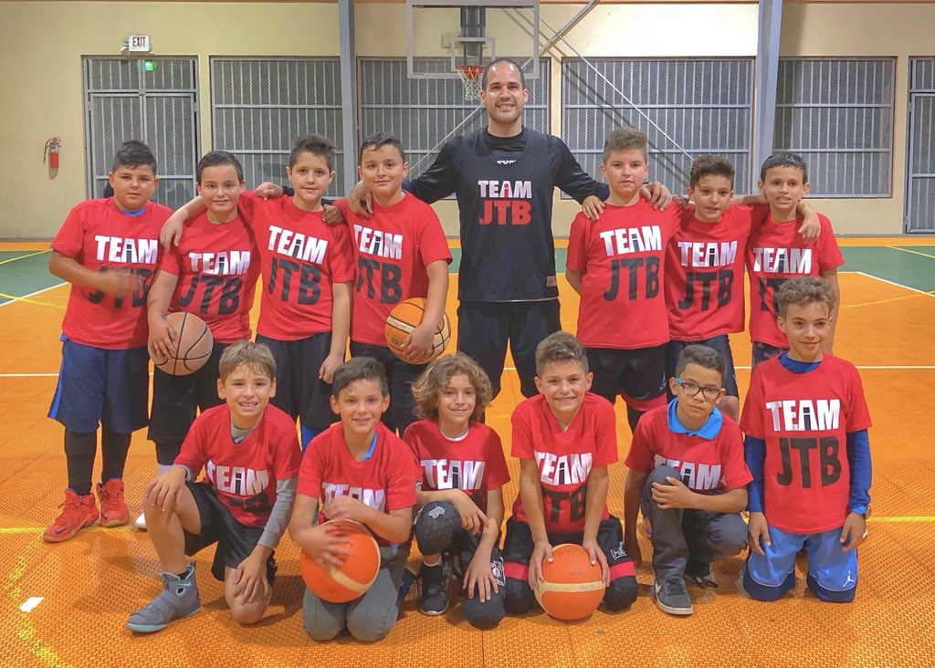 JT_Basketball's tweet photo. EL PASADO JUEVES FINALIZAMOS NUESTROS ENTRENAMIENTOS CON UN GRUPO DE JUGADORES EXTRAORDINARIOS DEL PUEBLO DE AIBONITO Y MUNICIPIOS ADYACENTES. AGRADEZCO DE TODO CORAZÓN A TODOS LOS JUGADORES, PADRES Y PERSONAS QUE HICIERON ESTO POSIBLE. ESPERO VERLOS MUY PRONTO. #TEAMJTB 🙌🏀🙏 https://t.co/rVefoV7iDS