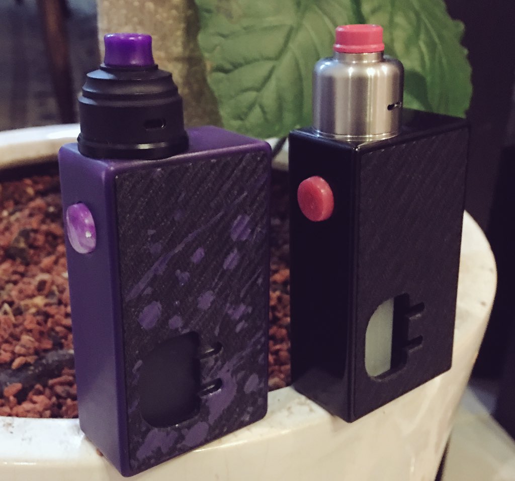 yakimiku58's tweet photo. 某フリマサイトで購入したPLUG
スプラッシュ風ペイントとボタンは自作😁
#vape
#mumsvapes
#plugmod
#スコンカー https://t.co/FqDAncpQSd