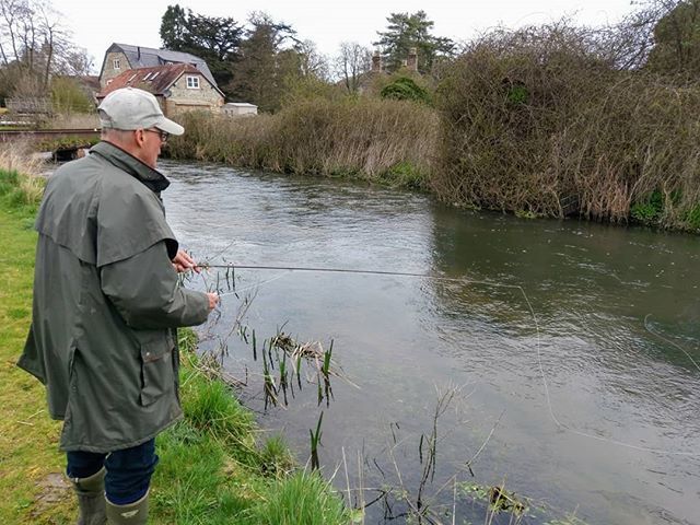 NKflyfishing's tweet photo. A cold tough morning guiding Keith on the Wylye. #flyfishingjunkie #dryflyonly #flyfishing #chalk #guideslife https://t.co/wvfrgJ6zVw https://t.co/2earT7QmWJ
