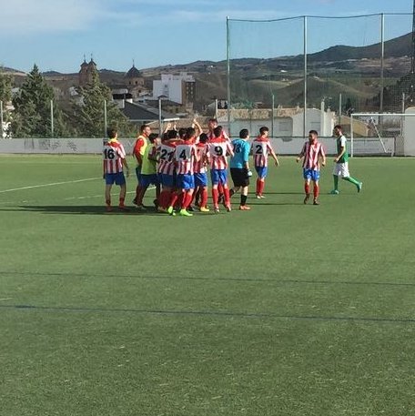📰| NOTICIAS
Tras la victoria de ayer, nuestro juvenil se proclama virtualmente campeón de la categoría, con 6 puntos de ventaja sobre el 2do a falta de dos partidos, con el gol-average a favor y además, ascendiendo a 1ra por primera vez en su historia. QUE GRANDES!!👏👏