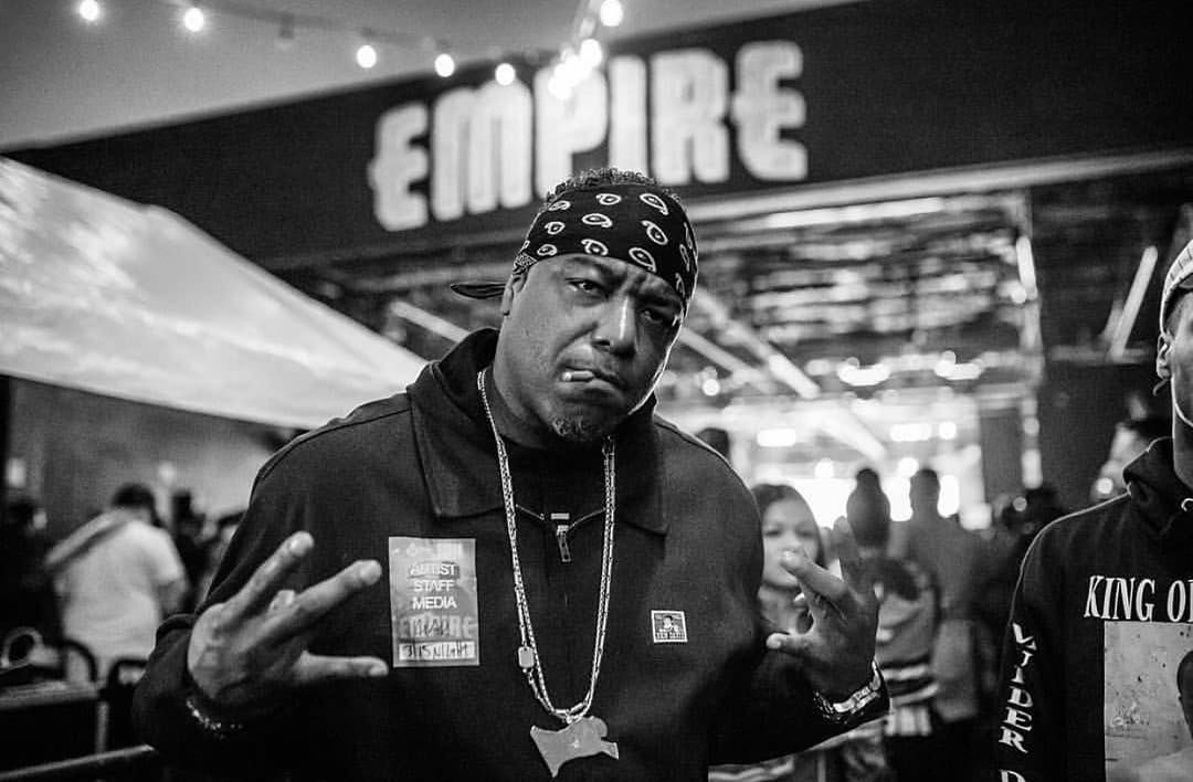 Uzivatel モーラブ Na Twitteru 俺はこの30年 ギャングスタラップだけで1000万枚売った 生ぬるいのやフェイクはなし ラジオ向けの曲もなし ギャングスタ シットだけでだ ラップの仕方も知らねえ フェイクのクソガキどもが ビッチ アス ニガ Spice 1