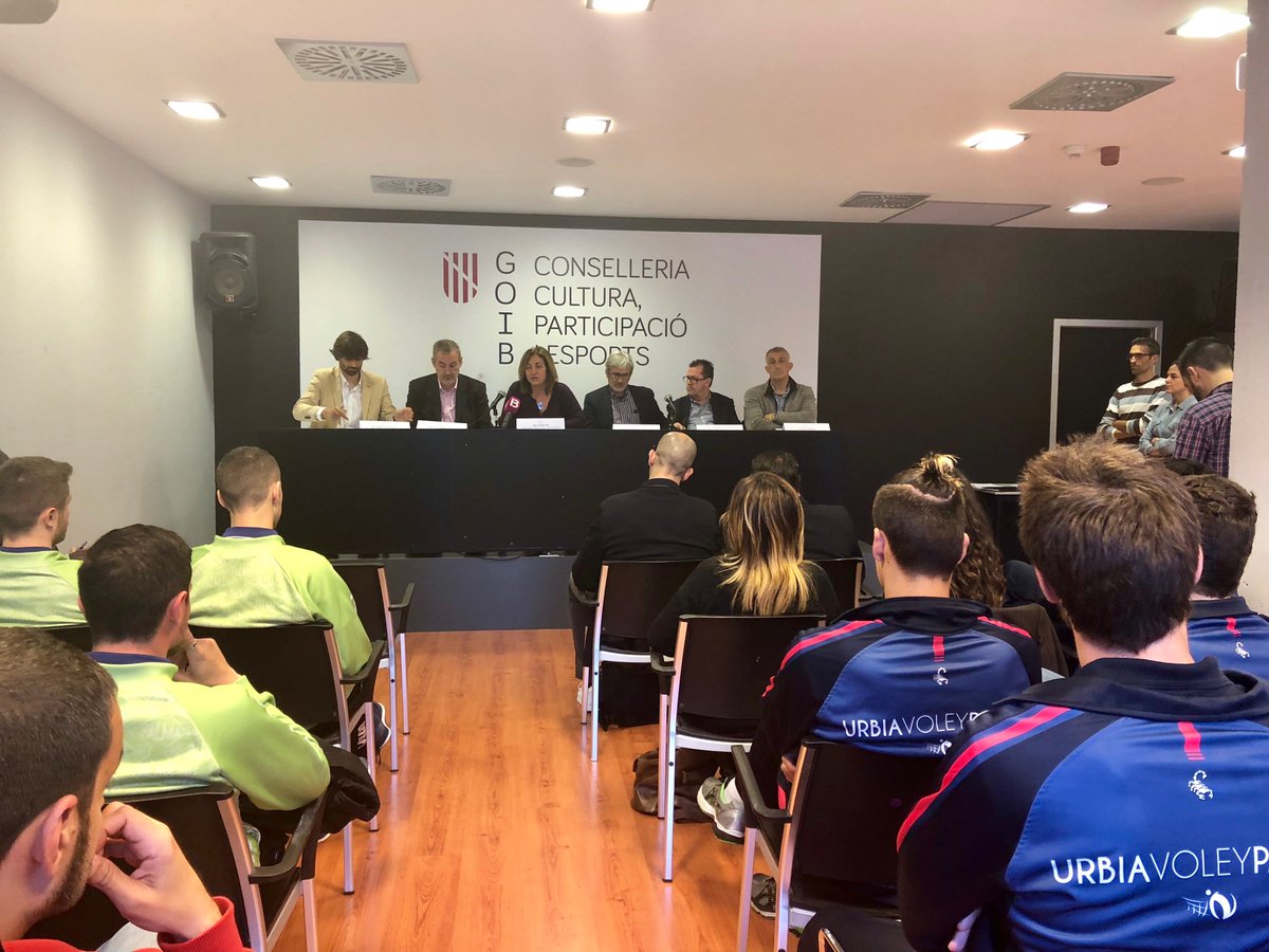 La consellera <a href="/FannyTurRiera/">Fanny Tur Riera</a> ha signat els contractes de patrocini amb <a href="/VoleyPalma/">Urbia Voley Palma</a> , <a href="/PalmaFutsal/">Illes Balears Palma Futsal</a> i @bahiasanagustin  que rebran una aportació en concepte de patrocini pel retorn mediàtic que tenen aquests equips per a diferents indrets de les Illes Balears.