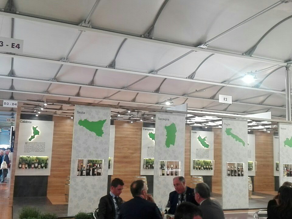 BioSpremi's tweet photo. E #Vinitaly2018 sia!
#BioSpremi e il sistema innovativo di estrazione olearia dalla #Sicilia
Venite a trovarci al padiglione D - F3/F4 in @Confagricoltura e #OpConfoliva https://t.co/2hCmGF5QTJ