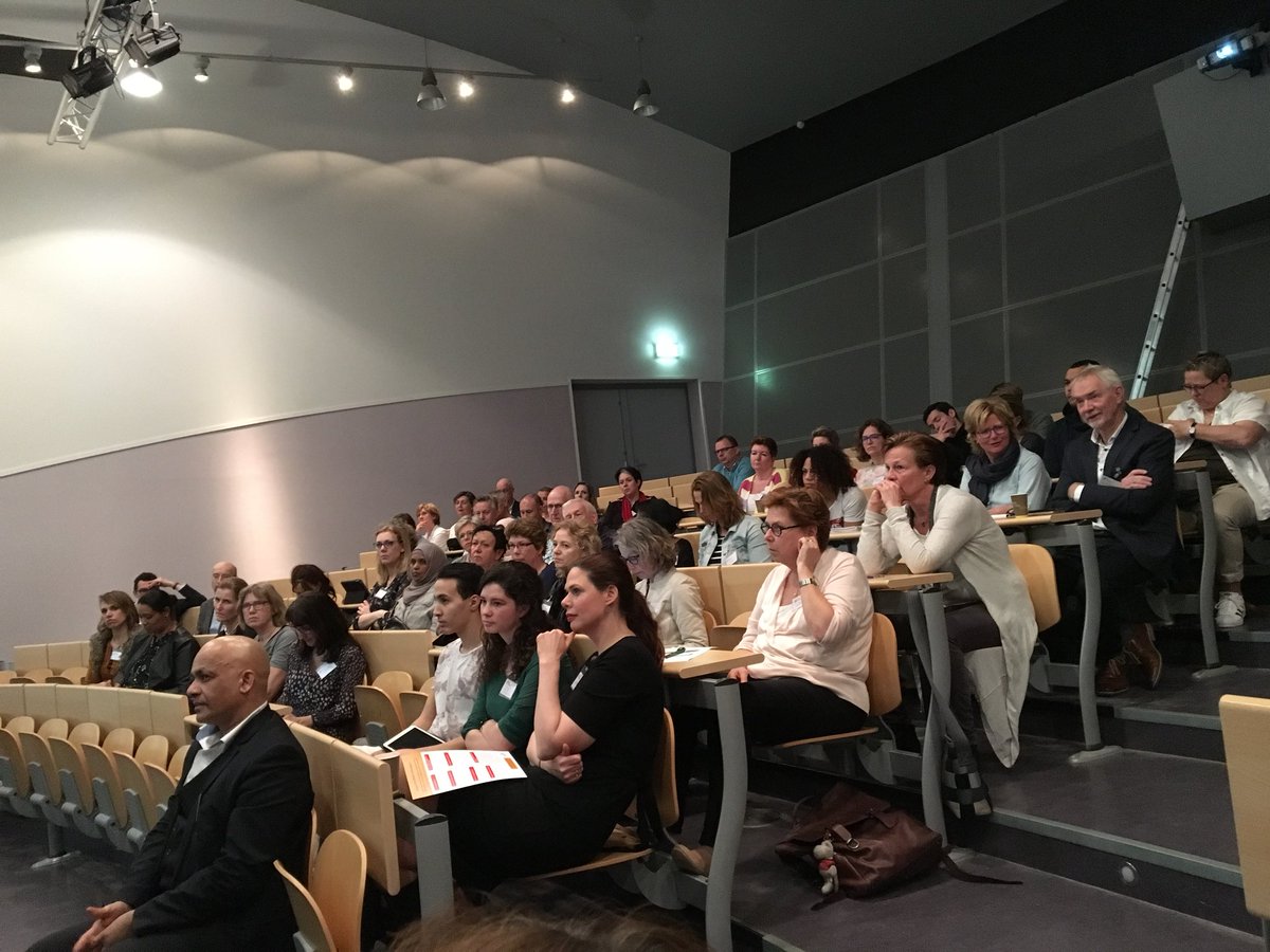 Conferentie Taal en Werk in volle gang bij het Anna van Rijn College.