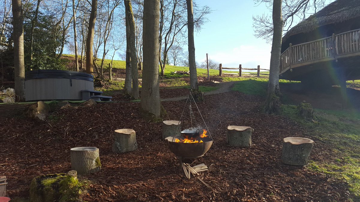 treeopia1's tweet photo. All you need for an outdoor chillout #kindling #firelighters #firepit #hotthub #HerefordHour
#treehouse #luxury #ecofriendly herefordshire #worcestershire https://t.co/HYRzEaoZ9N