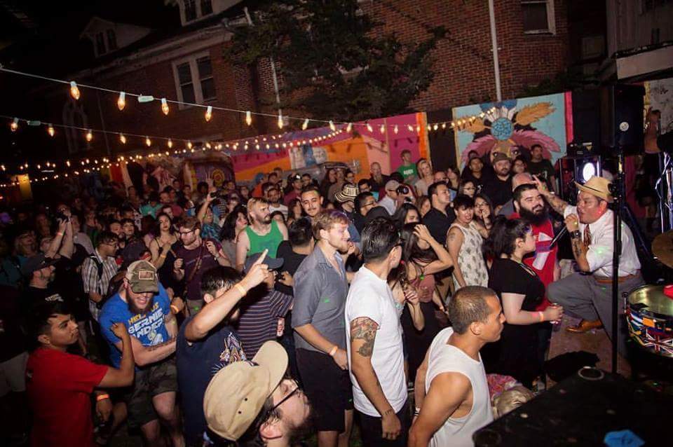MadnessOnMain's tweet photo. *ends 2nite at Midnight. $10 Blind Presale @MadnessOnMain presented by @8thWonderBrew June 9th @WhiteOakMH &amp; @theraventower multi-stage, multi-genre music discovery fest. 20+ bands, 30+ vendor art market  https://t.co/KFDFYJYP3g https://t.co/miuT77bted